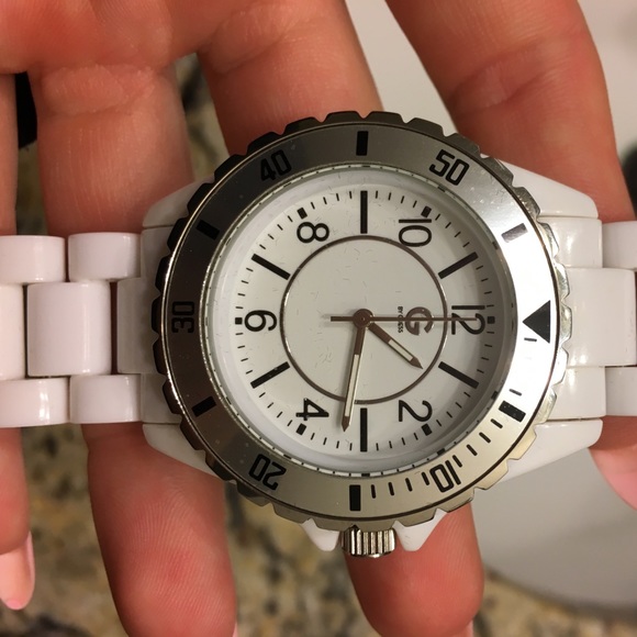 Authentic G by Guess watch - Picture 4 of 4